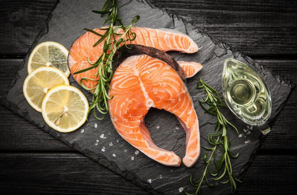 吃什麼食物可以消除疲勞？3魚類助恢復精力兼預防骨質疏鬆