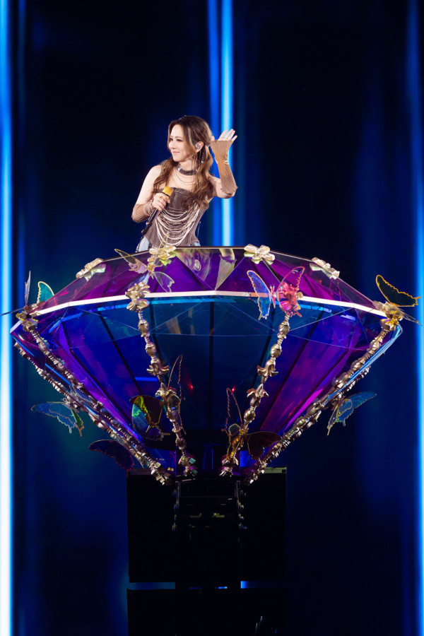 GEM演唱會2025｜鄧紫棋啟德主場館頭場憶起舊時感觸落淚 高呼：「香港！好勁呀！」