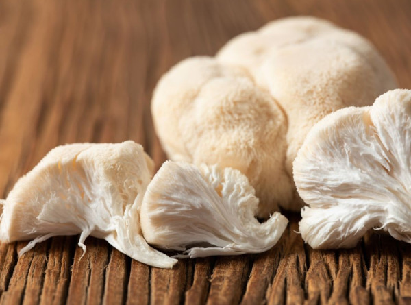 常常胃痛會胃癌嗎？20歲女飲熱水紓緩胃痛 半年後求醫患胃癌！中醫教吃1食物助舒緩