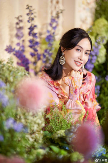 朱茵生照狀態極佳（圖片來源：微博@朱茵）