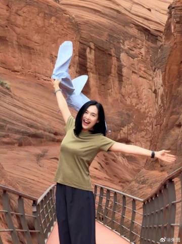 朱茵生照狀態極佳(圖片來源:微博@朱茵)