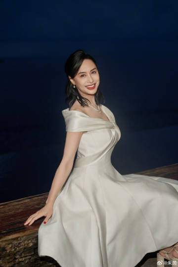 朱茵生照狀態極佳（圖片來源：微博@朱茵）