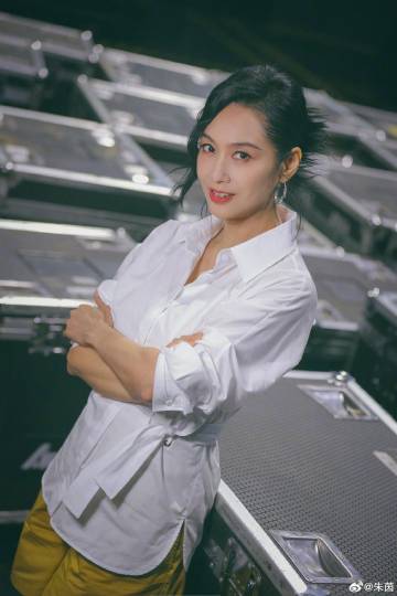 朱茵生照狀態極佳（圖片來源：微博@朱茵）