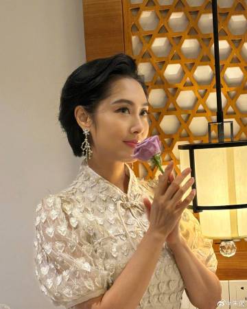 被網民大讚靚女（圖片來源：微博@朱茵）