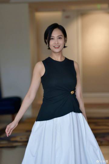 被網民大讚靚女（圖片來源：微博@朱茵）