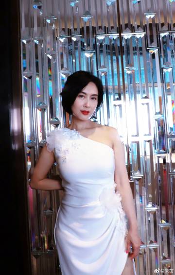 被網民大讚靚女（圖片來源：微博@朱茵）