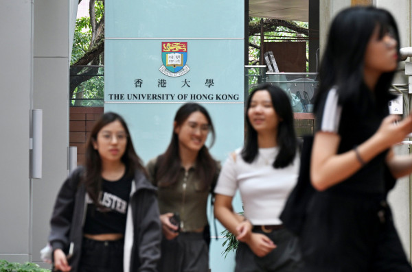 港媽潛入兒子WhatsApp群組 向O Camp組長提一要求 網民熱議要比人笑足4年