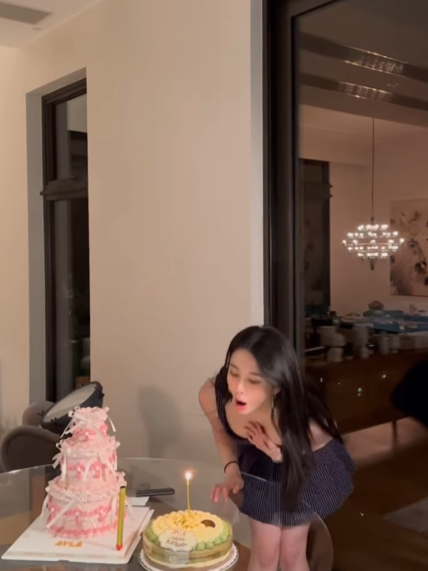 沈月24歲生日罕有低胸火辣晒事業線 生日派對排場夠勁！獲16位好友寵上天