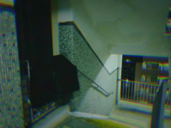 公屋自帶靈異感？夜拍屋邨走廊樓梯極詭異 網民熱議一類人卻感親切？