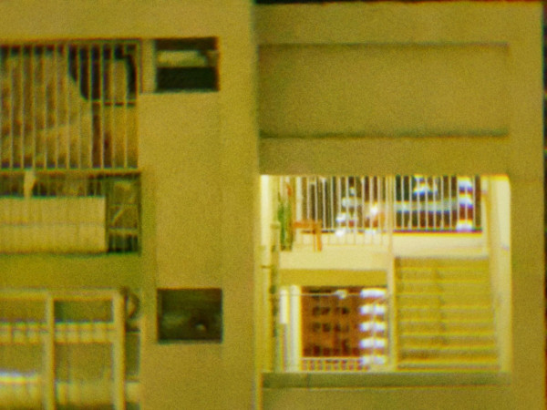 公屋自帶靈異感？夜拍屋邨走廊樓梯極詭異 網民熱議一類人卻感親切？