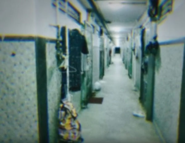 公屋自帶靈異感？夜拍屋邨走廊樓梯極詭異 網民熱議一類人卻感親切？