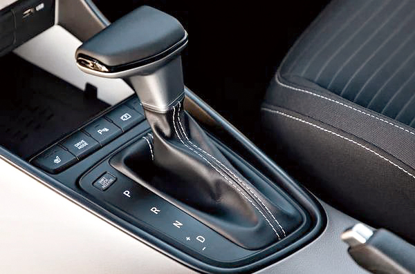 學車考自動波/棍波好？考生8大Q&A！考牌、費用、海外自駕遊有何分別？