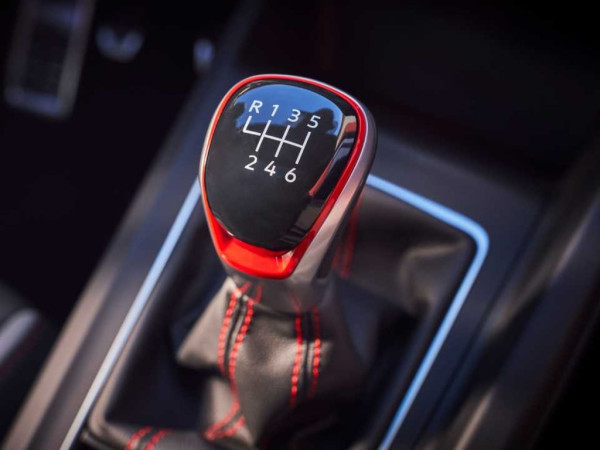 學車考自動波/棍波好？考生8大Q&A！考牌、費用、海外自駕遊有何分別？