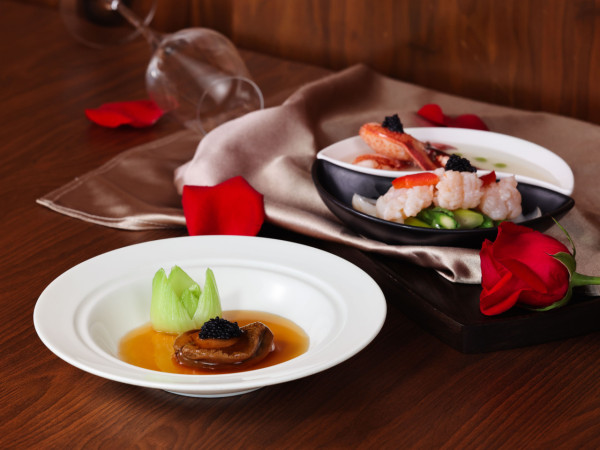 尖沙咀海景中菜廳「黑魚子海鮮8道菜」 魚子焗蟹蓋／香蔥蟶子／蒸龍蝦鉗