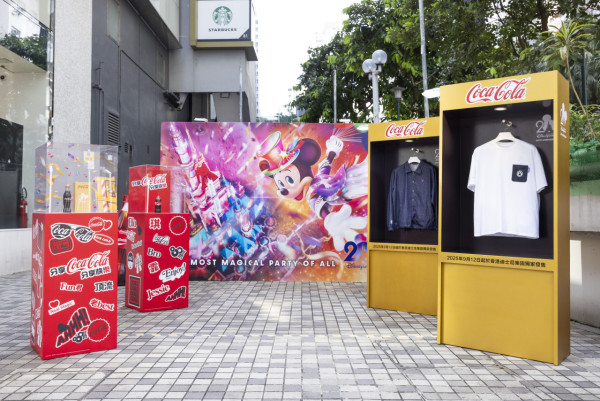 可口可樂香港迪士尼樂園推限量紀念品 玻璃樽禮盒/分享快樂特別版/T恤/牛仔外套