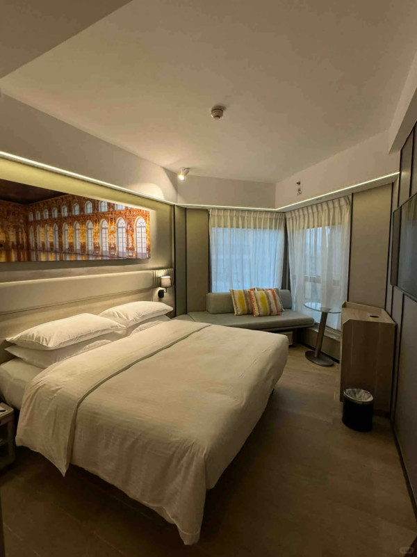 內地客稱住呢個價位酒店仍發霉 好奇香港要幾錢先住到正常酒店 