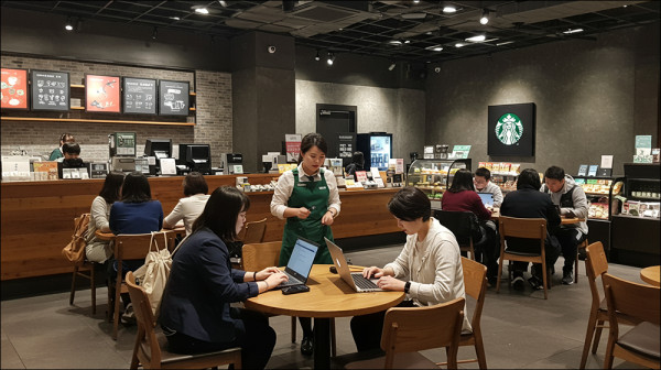 咖啡店辦公文化告終？Starbucks出招禁帶「五大神器」
