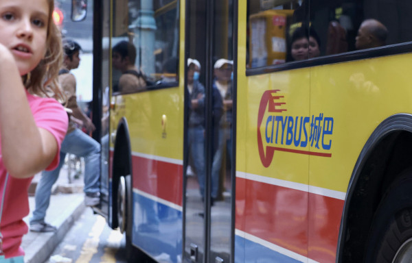 少女搭巴士被屈大聲播片 遭車長誤斥卻無道歉 網民齊聲力撐