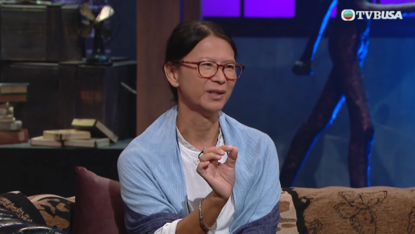 雙性人老師自揭去廁所被欺凌暗黑經歷！穿已故靈魂伴侶縫紉裙證不離不棄