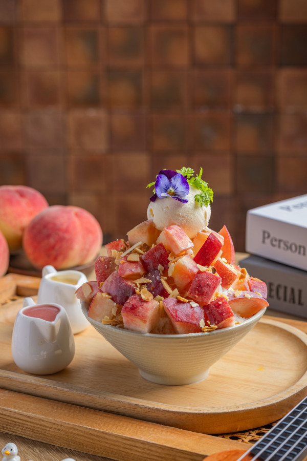 HeSheEat推出夏日消暑甜點+特飲 開心果燕麥奶咖啡/青檸咖啡/牛乳白桃刨冰