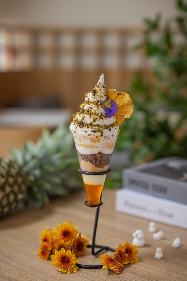 HeSheEat推出夏日消暑甜點+特飲 開心果燕麥奶咖啡/青檸咖啡/牛乳白桃刨冰