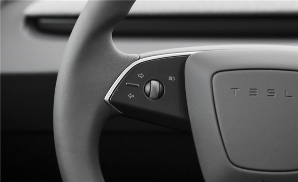 Tesla新舊車主注意 新款 Model 3 轉向燈撥桿復活 舊款加裝須付$xxxx