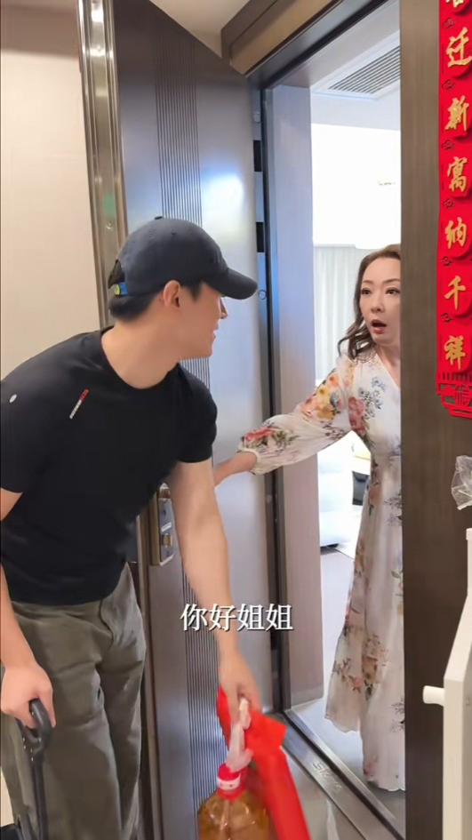 56歲郭少芸叫半裸猛男上門煮飯開餐 極猴擒狂摸肌肉藏不住真實表情反應