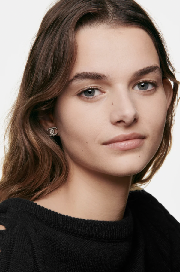 控油碎粉推薦： CHANEL 輕盈完美蜜粉