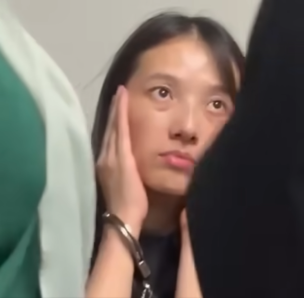 內地女大馬機場襲擊罪成被判囚！扯頭巾撞枱女移民官受傷 