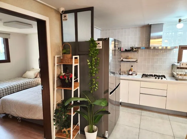 內地女獨遊住韓國民宿遇偷窺男屋主不理！網民揭Airbnb民宿門鎖有安全隱憂 