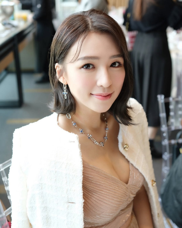 孫慧雪人妻大解放小背心晒澎湃上圍 胸墊加持偉大效果更加震撼眼球