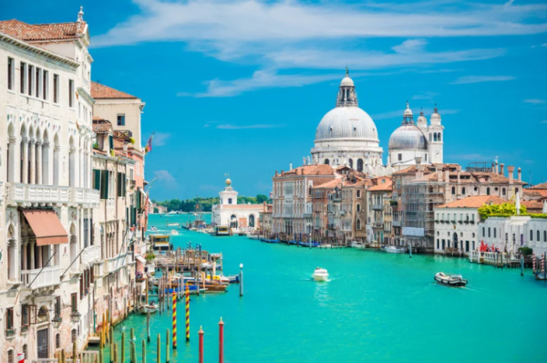 一家三口威尼斯旅遊遭盜竊 醒目媽靠AirPods定位 成功擒獲賊人 