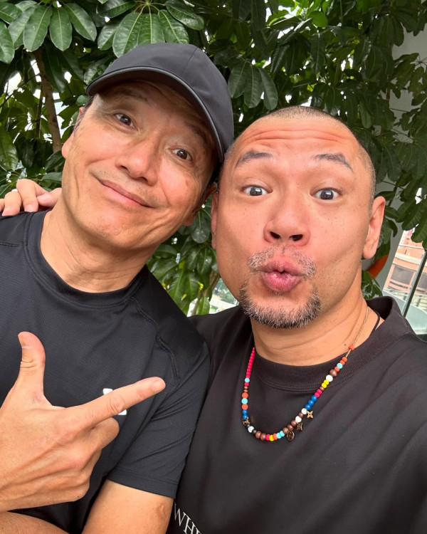 金剛不滿機場過關被多次搜身 「還是安檢的小姐姐想摸我？」 