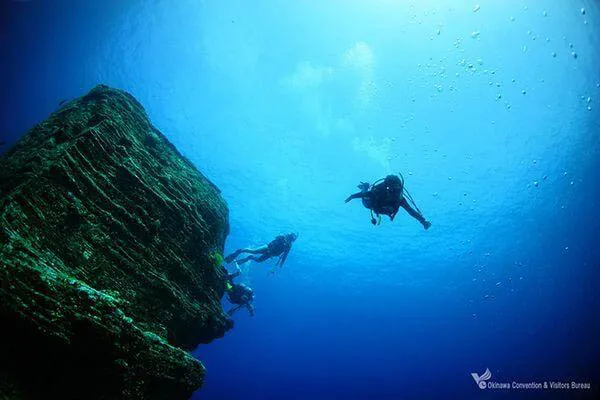 沖繩潛水推薦5地點必去︰青之洞窟/石垣島/萬座毛 附新手入門攻略 