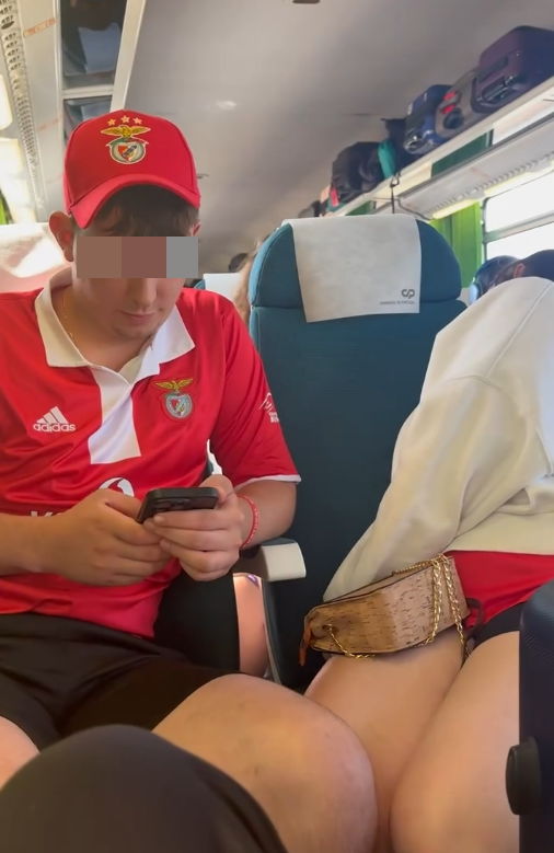 女生歐遊被缺德少年做一事激怒 當場反擊令對方父親道歉 網民大讚:做得好!