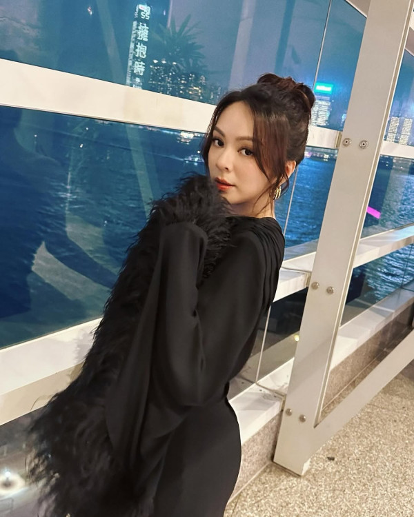 JW王灝兒船P激罕晒比堅尼相 瘦身成功身形清減不少！陳瀅都睇到嘩一聲