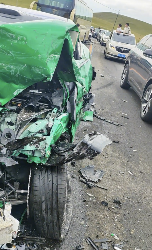 嚴重車禍 小米YU7遭水泥車猛撞 車主毫髮無傷稱「會再買小米」