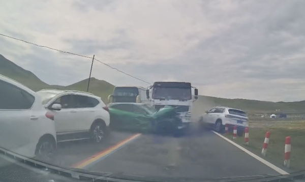 嚴重車禍 小米YU7遭水泥車猛撞 車主毫髮無傷稱「會再買小米」