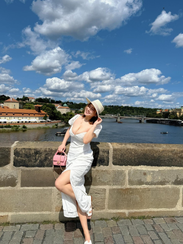 前TVB咪神白雲曬魔鬼身材派福利 轉行做潛水教練 性感照瘋狂挑戰尺度 