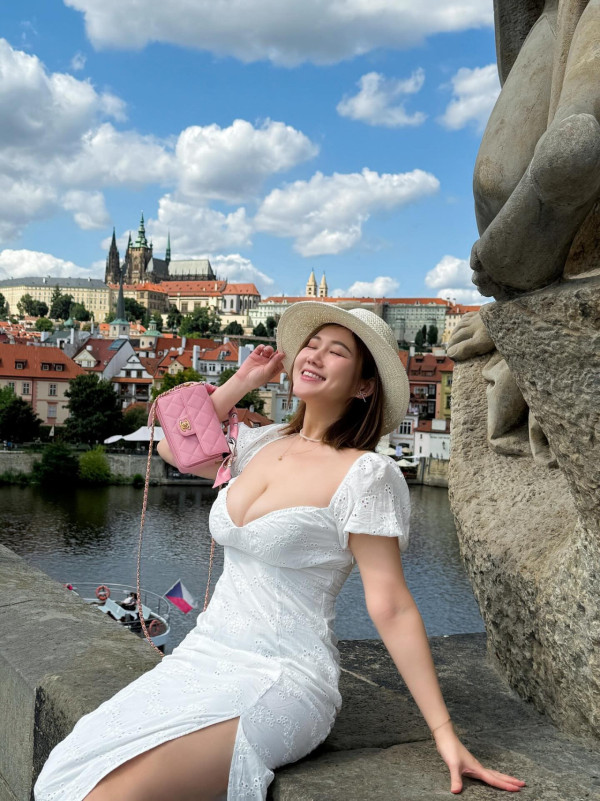 前TVB咪神白雲曬魔鬼身材派福利 轉行做潛水教練 性感照瘋狂挑戰尺度 