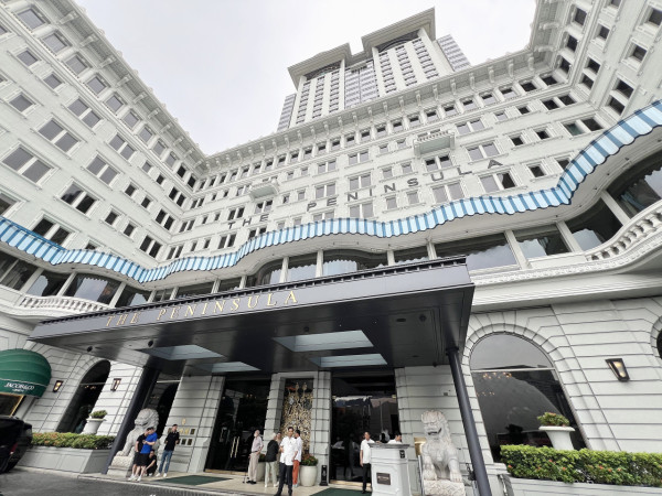 ATM提款機自動彈出轉帳畫面 陌生男遠處觀察有古怪？引街坊熱議疑似詐騙