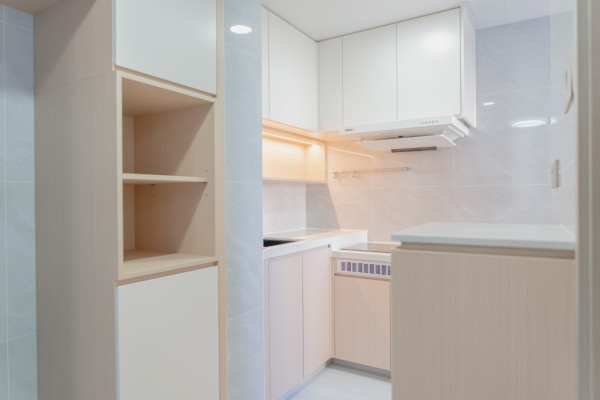 居屋空間改造！藍田541呎單位獨家裝潢設計具質感：活力藍牆配木質傢俬