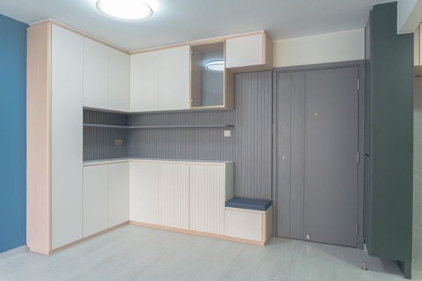 居屋空間改造！藍田541呎單位獨家裝潢設計具質感：活力藍牆配木質傢俬