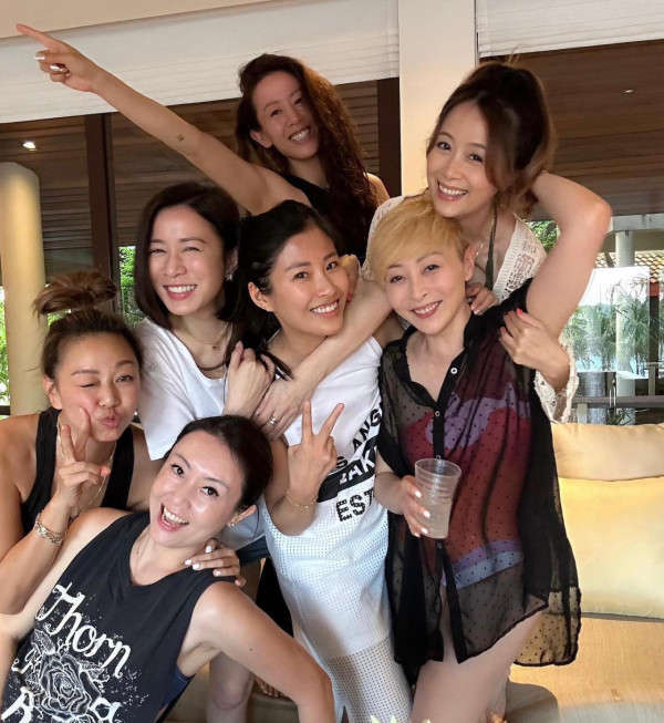 「七魔女」閨密團齊人慶祝鍾麗淇49歲生日 姊妹情深令佘詩曼感性發文:讓我的生命完整