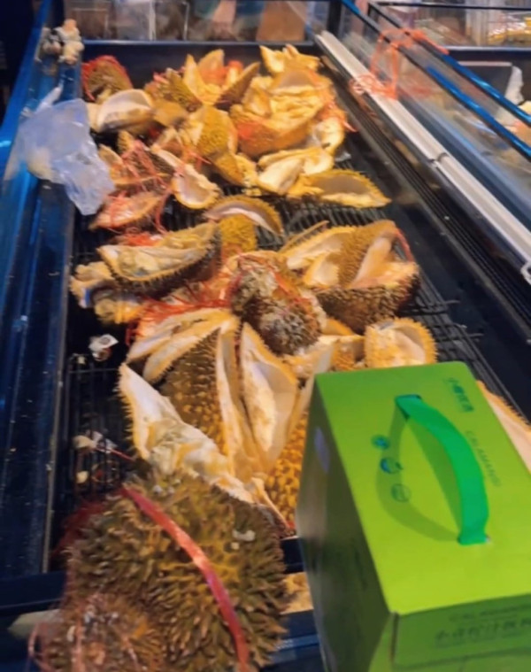 超市促銷榴槤被吃掉60箱!老闆欲哭無淚!網民卻熱議背後真相