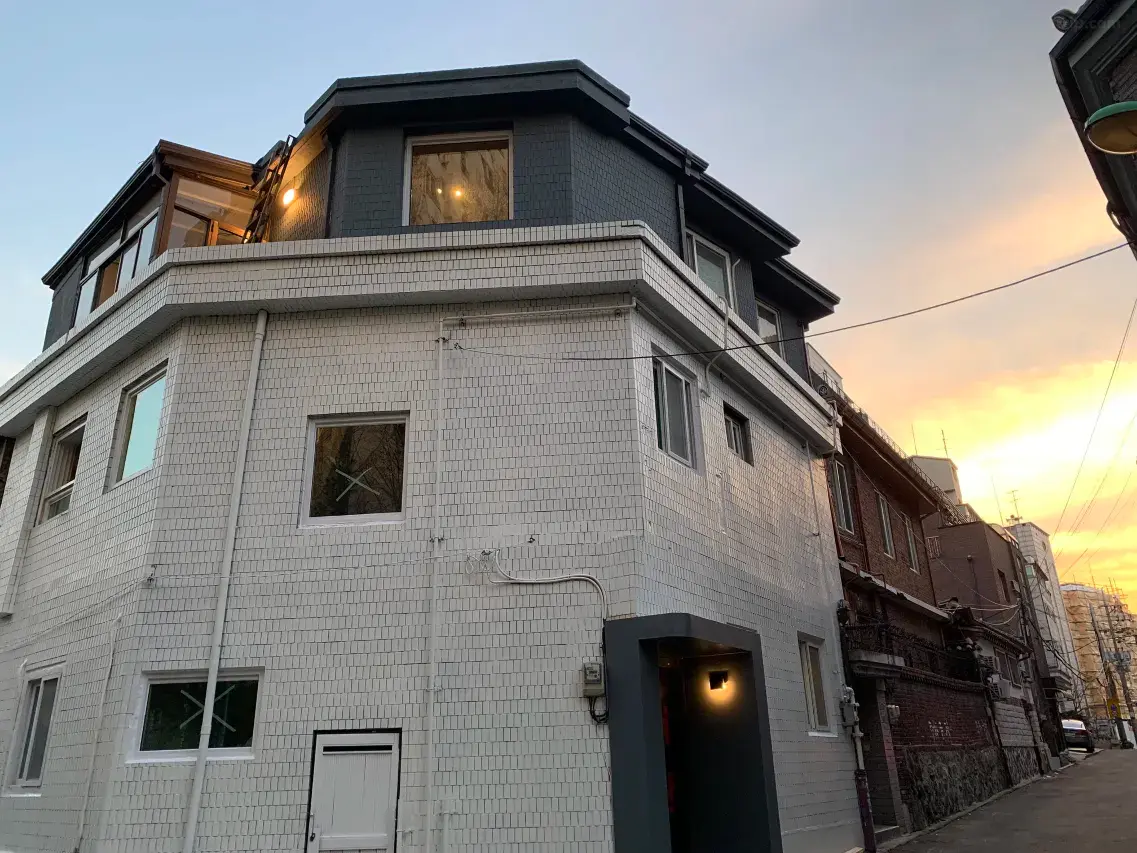 韓國廣藏市場回收食剩年糕再賣？遊韓KOL爆嘔心真相教1招避食「二手飯」 