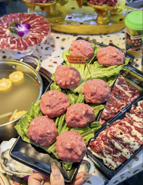 三頭牛·潮汕火鍋廠。圖片來源：小紅書@冷漠的selena