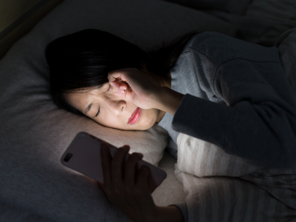 日本瘋傳「限手機令」！擬立法管制手機僅短時間限用 網民轟不切實際