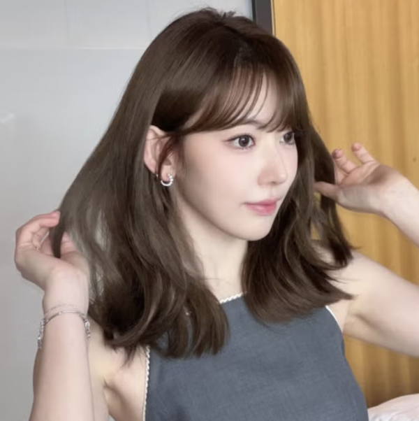 空氣瀏海中長髮 （圖片來源：IG@39saku_chan)