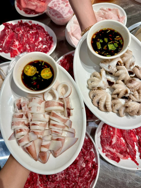 十六潮·潮汕牛肉·海鮮生蠔火鍋。圖片來源：小紅書@Monologue